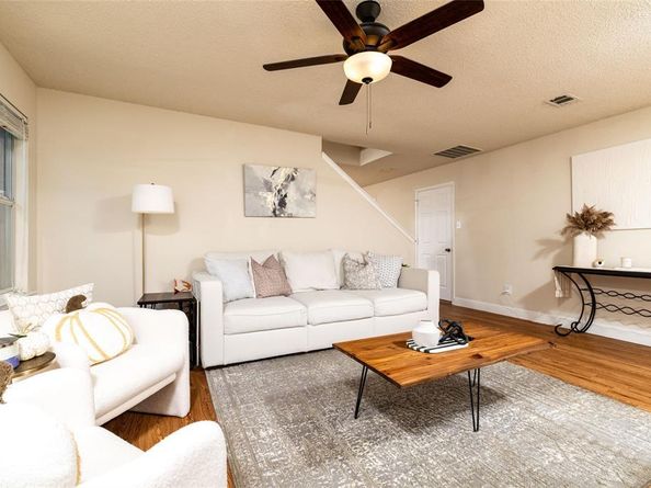 2440  Tan Oak Drive , Dallas Texas 75212