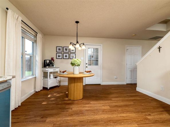 2440  Tan Oak Drive , Dallas Texas 75212