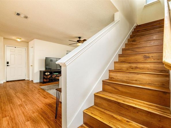 2440  Tan Oak Drive , Dallas Texas 75212