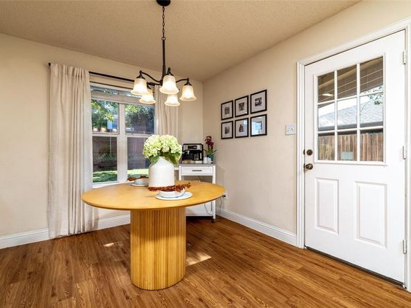 2440  Tan Oak Drive , Dallas Texas 75212