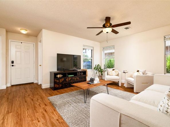 2440  Tan Oak Drive , Dallas Texas 75212