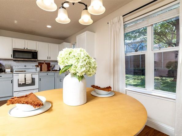 2440  Tan Oak Drive , Dallas Texas 75212