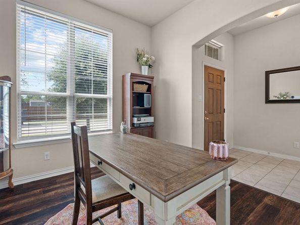 574  Balboa Trail , Azle Texas 76020