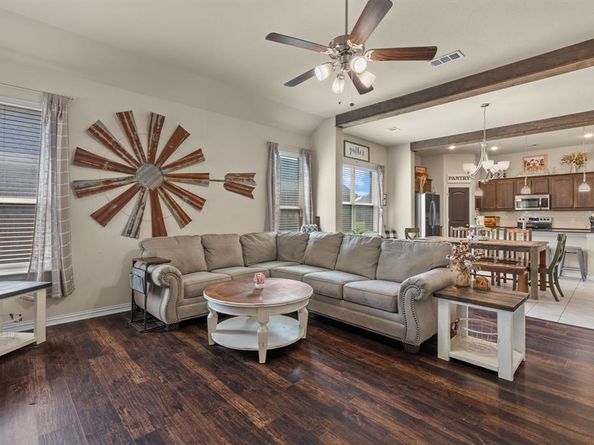 574  Balboa Trail , Azle Texas 76020