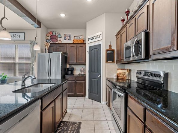 574  Balboa Trail , Azle Texas 76020