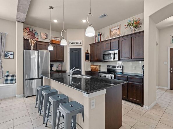 574  Balboa Trail , Azle Texas 76020