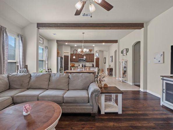 574  Balboa Trail , Azle Texas 76020