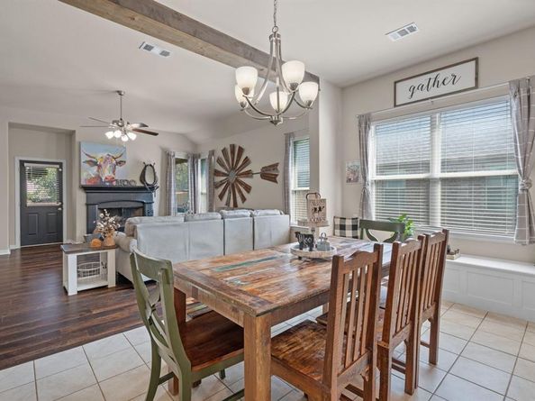 574  Balboa Trail , Azle Texas 76020