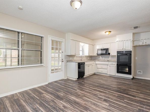 736  Springhill Drive , Hurst Texas 76054