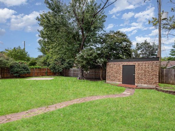 736  Springhill Drive , Hurst Texas 76054