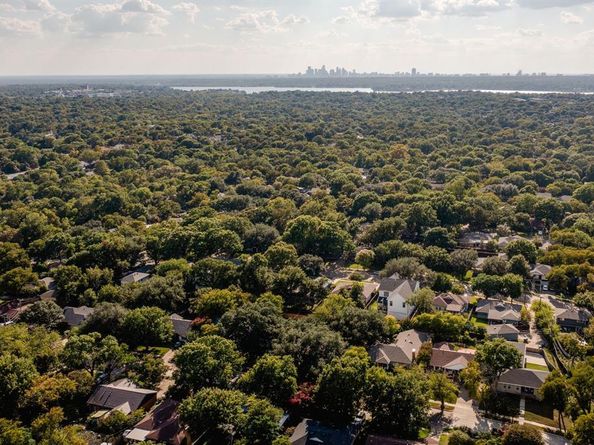 11636  Lochwood Boulevard , Dallas Texas 75218
