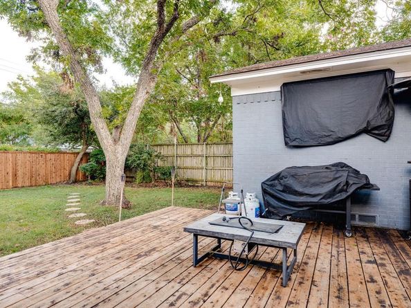 11636  Lochwood Boulevard , Dallas Texas 75218