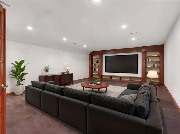 10910  Nevis Lane , Dallas Texas 75218