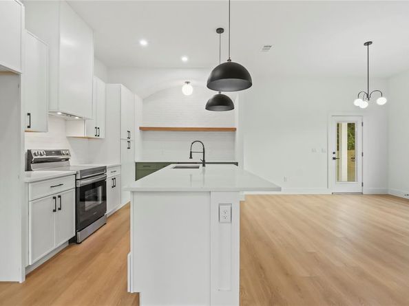 1410  Adelaide Drive , Dallas Texas 75216