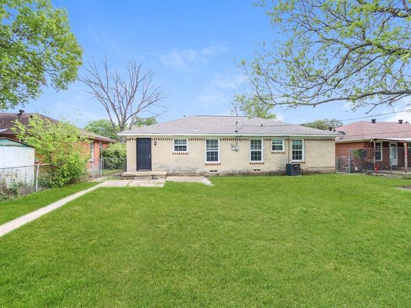 1823  Houghton Road , Dallas Texas 75217