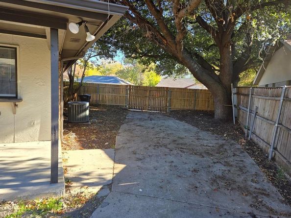 6705  Spoonwood Lane , Fort Worth Texas 76137