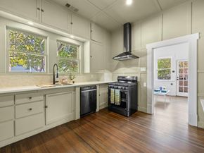 732  Haines Avenue , Dallas Texas 75208
