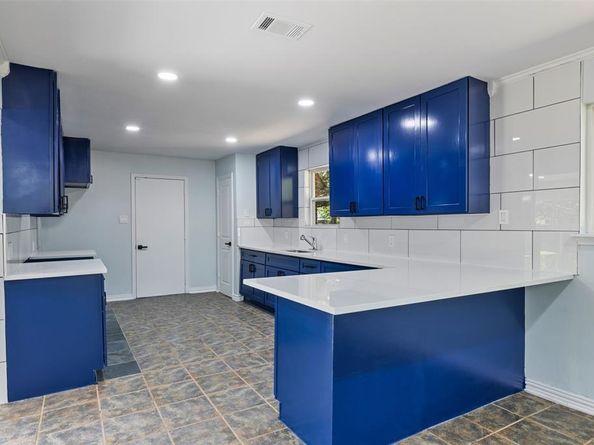 1522  Gillette Circle , Dallas Texas 75217