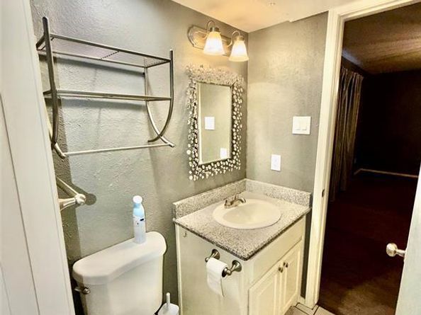 7855  Meadow Park Drive  B, Dallas Texas 75230