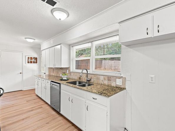 403 E Huitt Lane , Euless Texas 76040