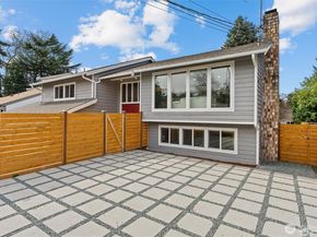 7407 25th Avenue NE, Seattle WA 98115