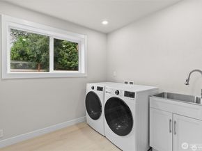 7407 25th Avenue NE, Seattle WA 98115