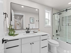 7407 25th Avenue NE, Seattle WA 98115