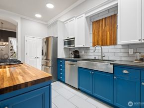 17247 SE 54th Place, Bellevue WA 98006