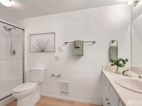 4133 224th Lane SE 202, Issaquah WA 98029