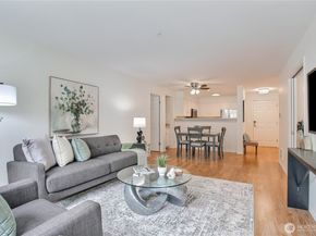 4133 224th Lane SE 202, Issaquah WA 98029