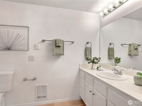4133 224th Lane SE 202, Issaquah WA 98029