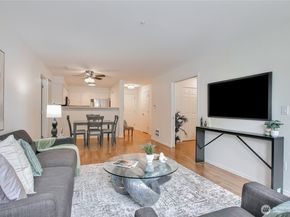 4133 224th Lane SE 202, Issaquah WA 98029