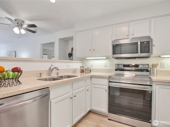4133 224th Lane SE 202, Issaquah WA 98029