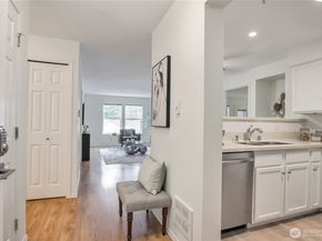 4133 224th Lane SE 202, Issaquah WA 98029