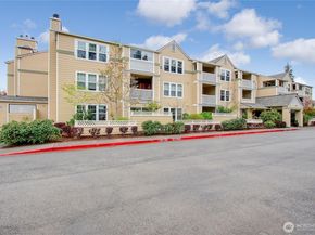 4133 224th Lane SE 202, Issaquah WA 98029