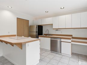 4811 Phinney Avenue N 101, Seattle WA 98103