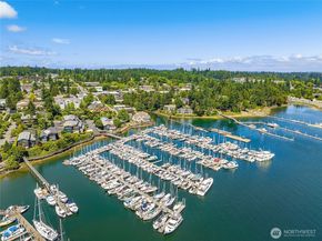 172 Grow Avenue NW, Bainbridge Island WA 98110