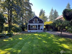 172 Grow Avenue NW, Bainbridge Island WA 98110