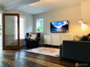 172 Grow Avenue NW, Bainbridge Island WA 98110