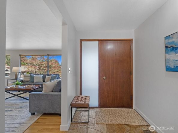 19201 51st Avenue NE, Lake Forest Park WA 98155