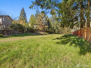 19201 51st Avenue NE, Lake Forest Park WA 98155