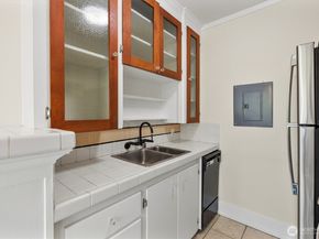 1640 18th Avenue 6, Seattle WA 98122