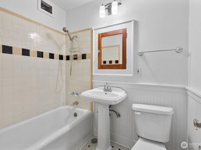 1640 18th Avenue 6, Seattle WA 98122