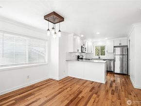 9011 46th Avenue S B, Seattle WA 98118