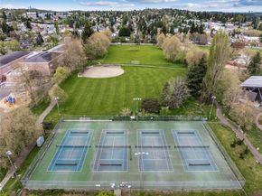 9011 46th Avenue S B, Seattle WA 98118