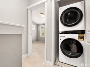 9011 46th Avenue S B, Seattle WA 98118