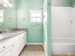 9011 46th Avenue S B, Seattle WA 98118
