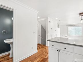 9011 46th Avenue S B, Seattle WA 98118