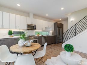 437 NE 73rd Street A, Seattle WA 98115