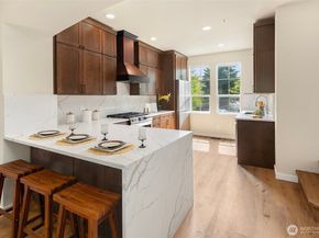 5390 237th Terrace SE 302, Issaquah WA 98029